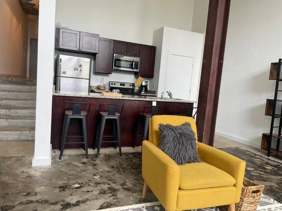 Luxury Industrial-Style Loft In Downtown Memphis Lägenhet Exteriör bild